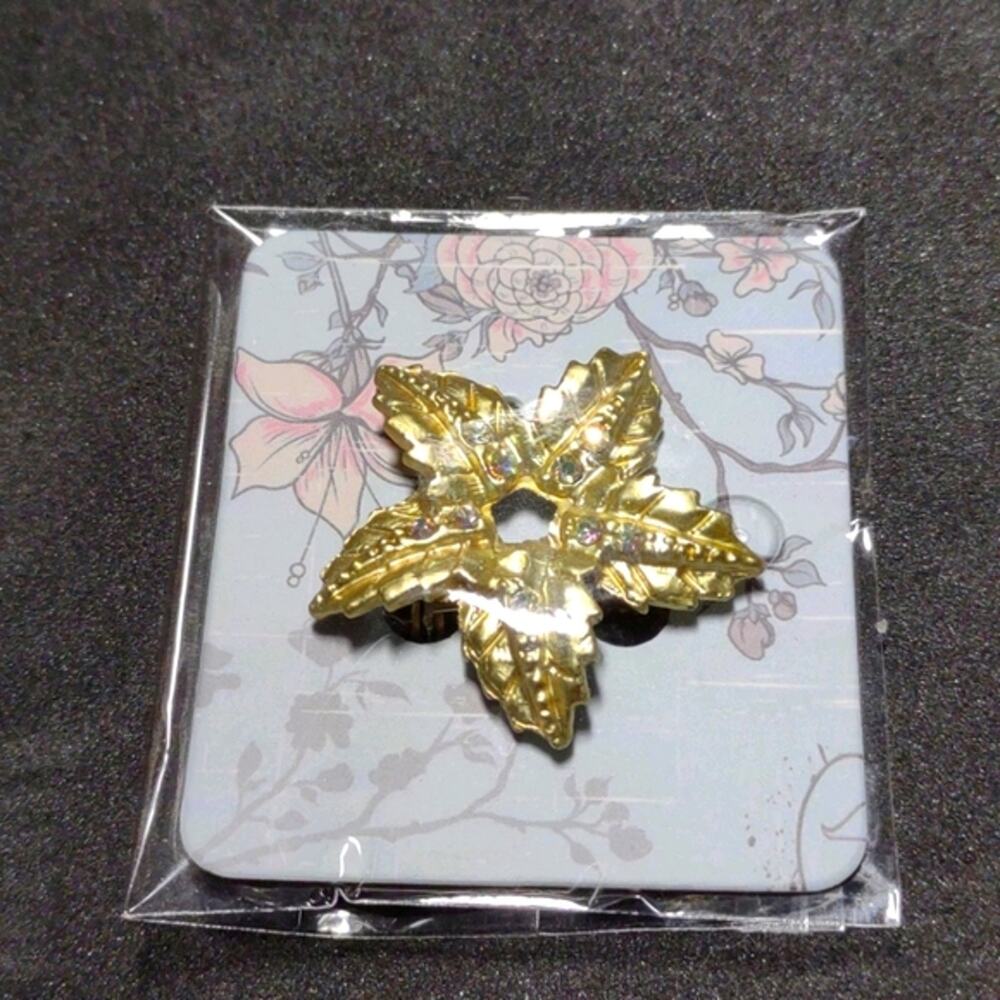 Beautiful vintage gold leaf brooch